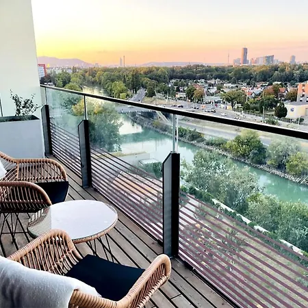 Sunrise Above Sky With Rooftop Pool Vienna Exterior photo
